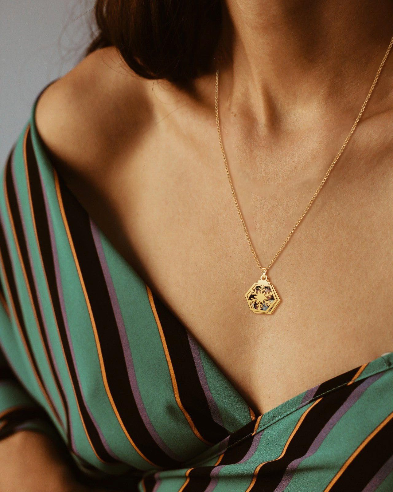 CharmSStory Christmas Tree Snowflake Gingerbread Reindeer Personalized Photo Necklaces Name Necklace Custom Engraved Memory Keepsake Picture Necklace Pendant Customized Gifts for Women Men