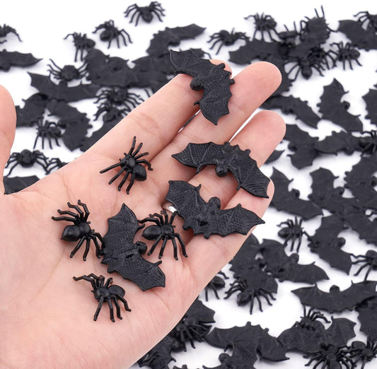WHXGQ 500 Pcs Plastic Bats Spiders Halloween Mini Bats and Fake Spiders for Decorations Creepy Scary Prank Toys Plastic Insec Toys Halloween Miniatures