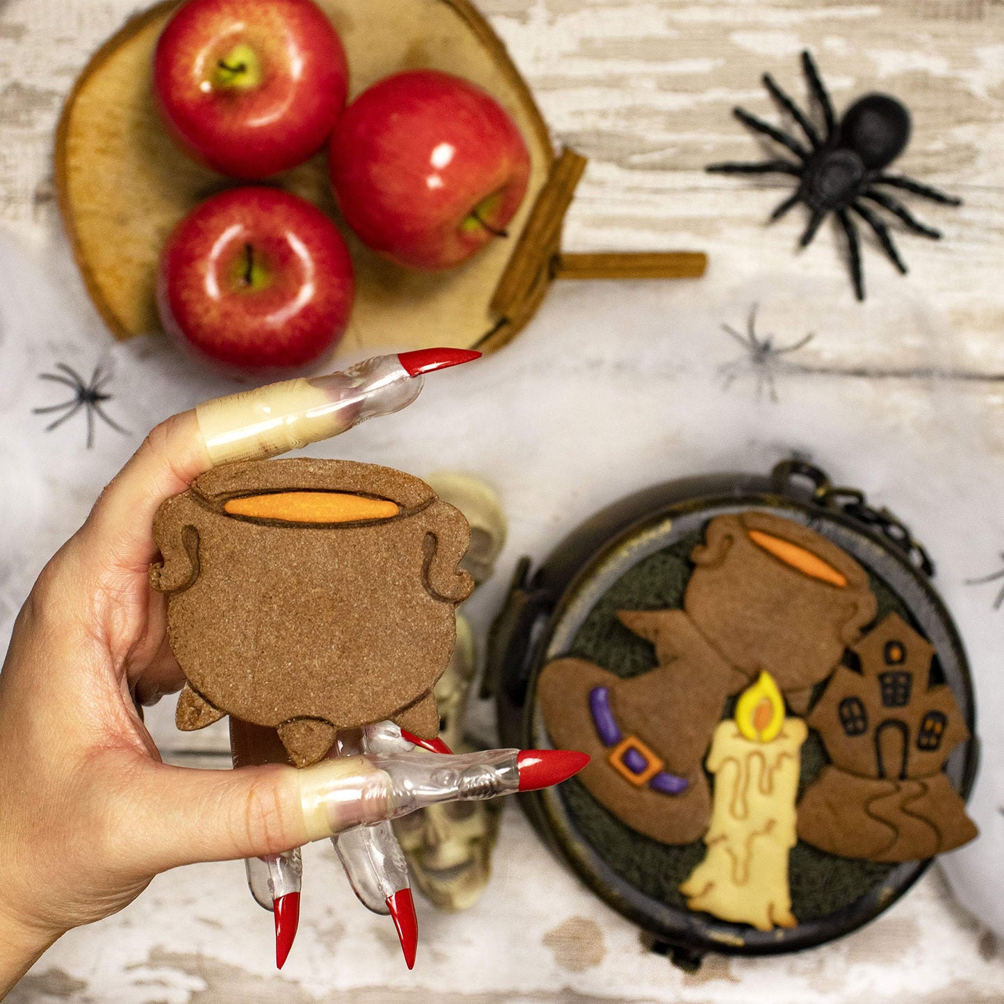 Set of 4 Witchcraft theme cookie cutters (Designs: Candle, Cauldron, Witch Hat, and Haunted House), 4 pieces - Bakerlogy