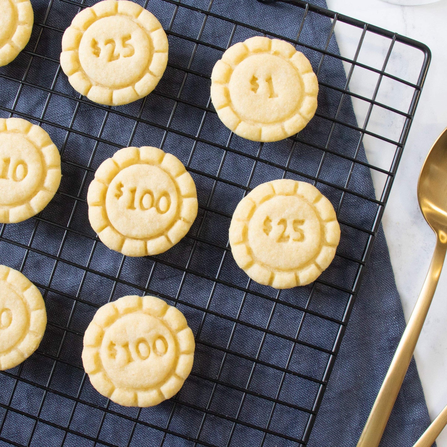 Set of 5 Poker Chip cookie cutters (Designs: Value 1, 5, 10, 25, and 100), 5 pieces - Bakerlogy