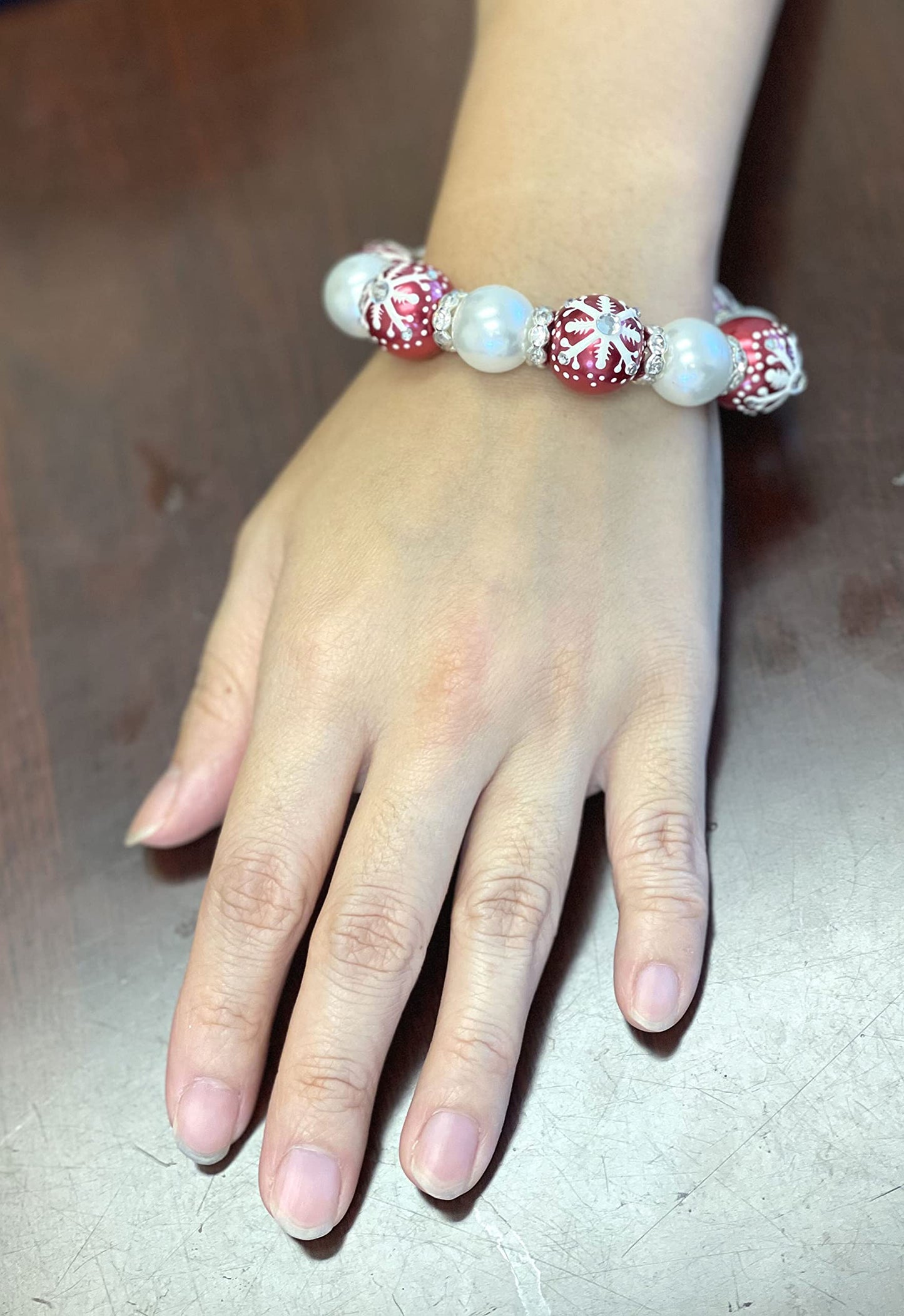 Christmas Glass Beaded Bracelet for Her, Holiday Birthday Gift Idea for Women, 1 pc (Red Snowflake)