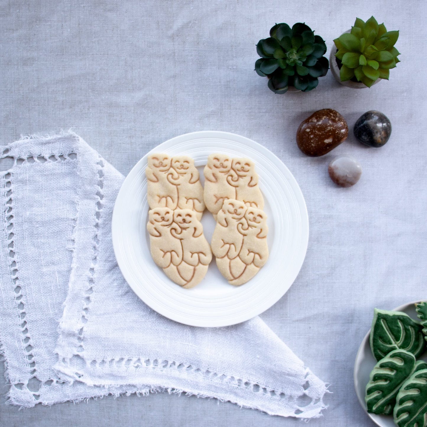 Set of 2 Otter cookie cutters (Design: Swimming Sea Otter and Otter Holding Hands), 2 pieces - Bakerlogy