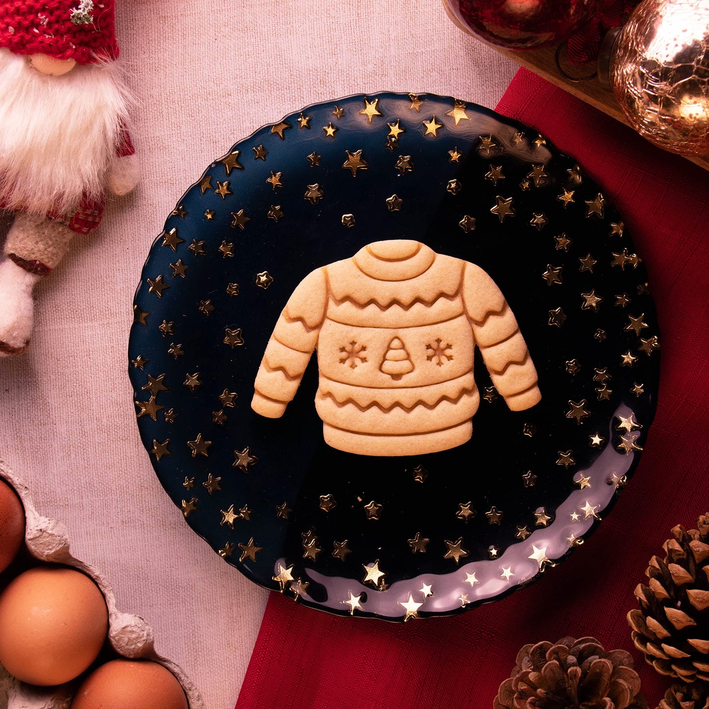 Set of 2 Christmas Cracker and Jumper Cookie Cutters, 2 pieces - Bakerlogy