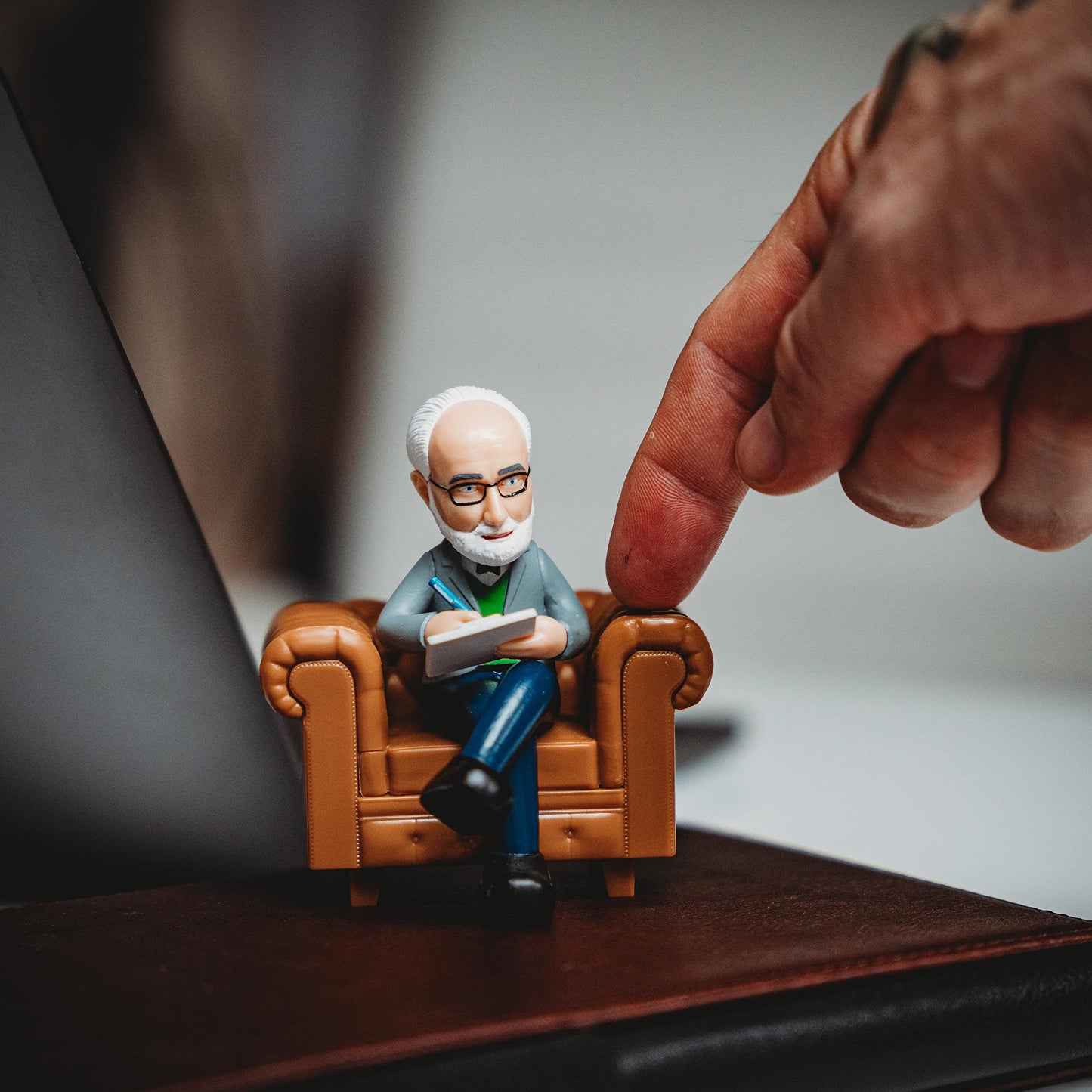 NPW Desktop Therapist, Novelty Prank Gift for Kids & Adults, Funny Sound Machine with 16 Sound Phrases of Emotional Support, Batteries Included